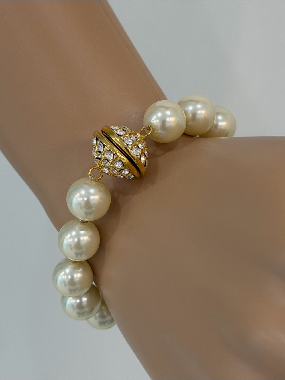 NWOT Vintage Faux Pearl w/Goldtone/Rhinestone Snap Closure Statement Bracelet